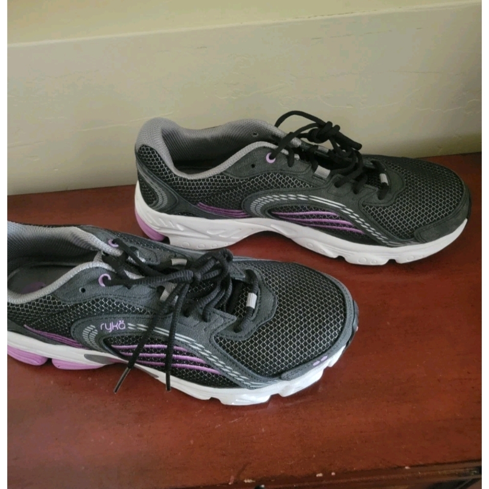 Ryka Womens Low Top Lace Up Athletic Sneaker, Black with pink accents Size 8.5 M